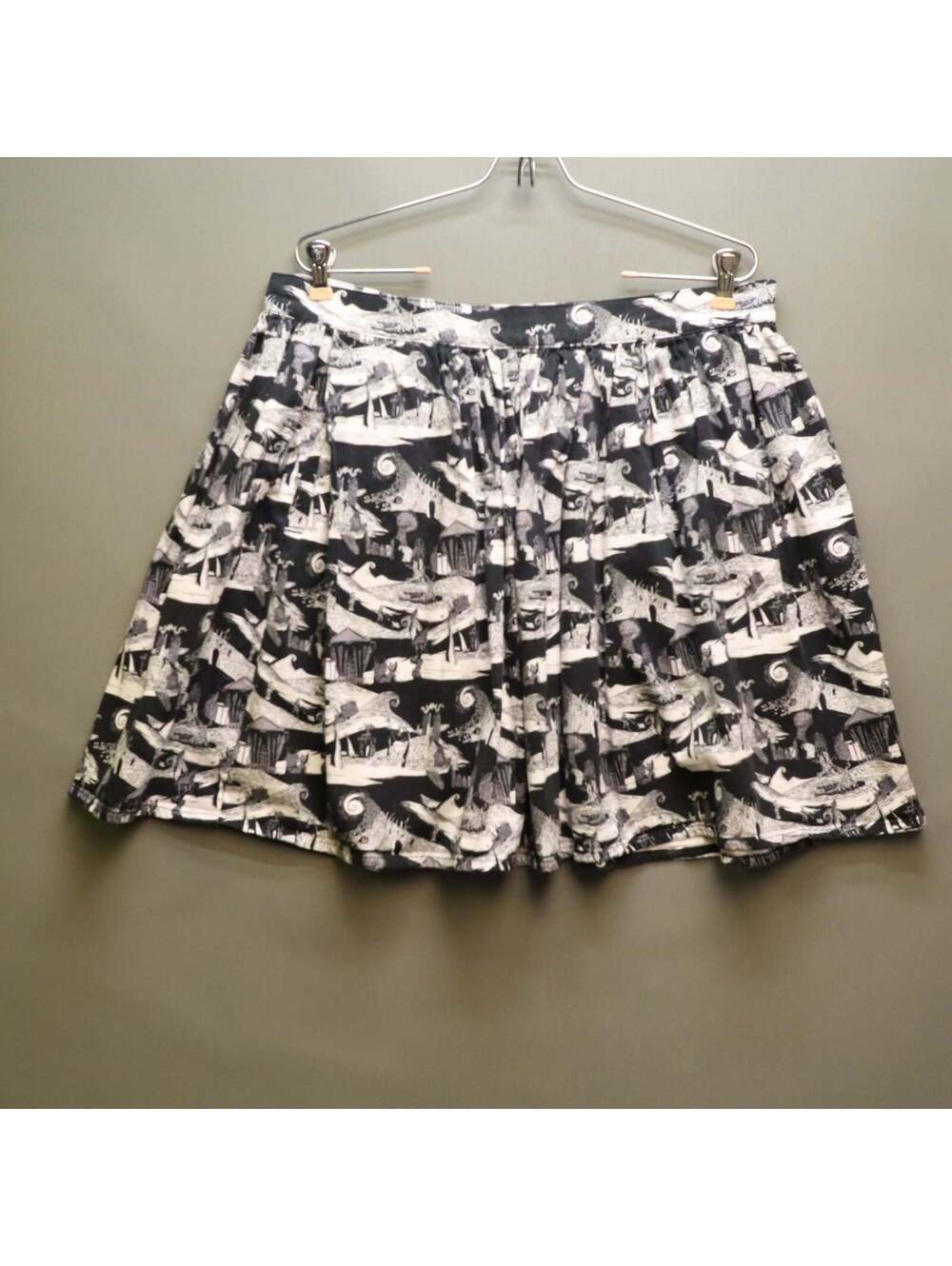 Disney Nightmare Before Christmas Skirt XL Black White Spiral Hill Pleated Mini